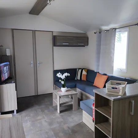 キャンプ場 Mobilhome Cosy, Spacieux Au Bord De L'eure *