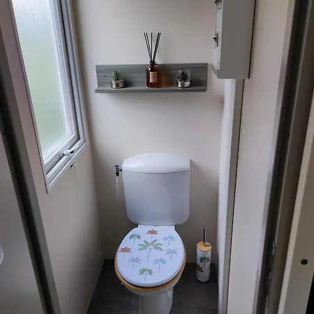 Mobilhome Cosy, Spacieux Au Bord De L'eure *