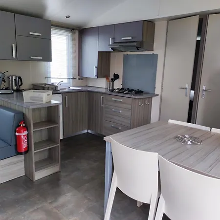 Mobilhome Cosy, Spacieux Au Bord De L'eure *