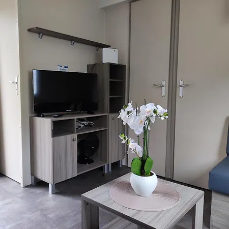 Mobilhome Cosy, Spacieux Au Bord De L'eure *